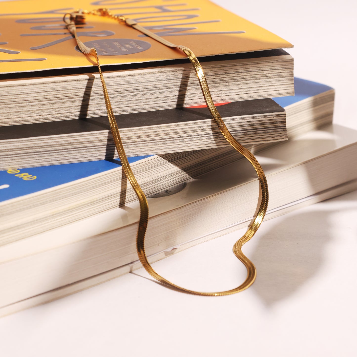 Sleek Gold beautybone Chain Necklace