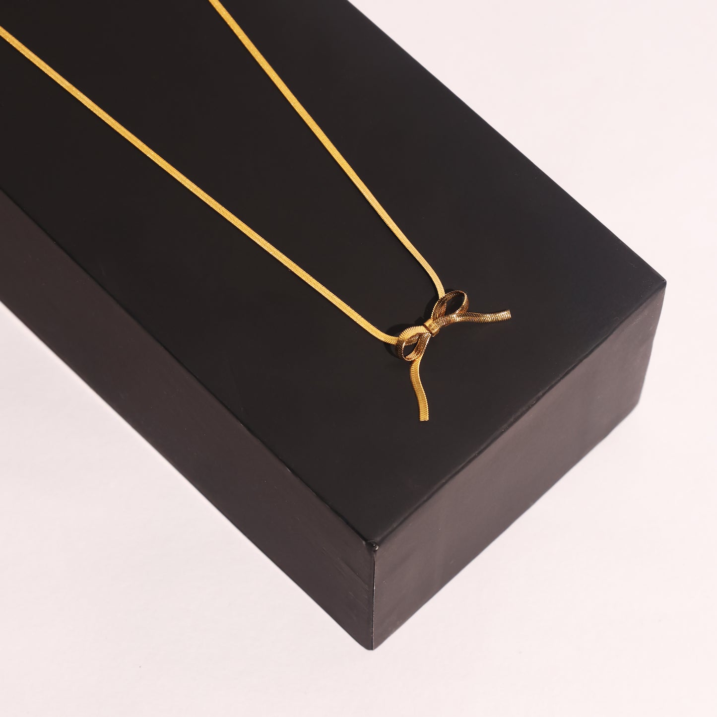 Gold Bow Necklace – Elegant & Feminine Jewelry