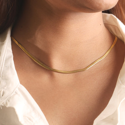 Sleek Gold beautybone Chain Necklace